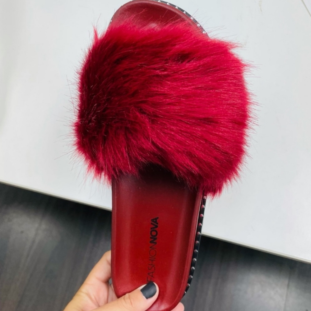 Fashion Nova Burgundy Fur Slide size 9 ONLY